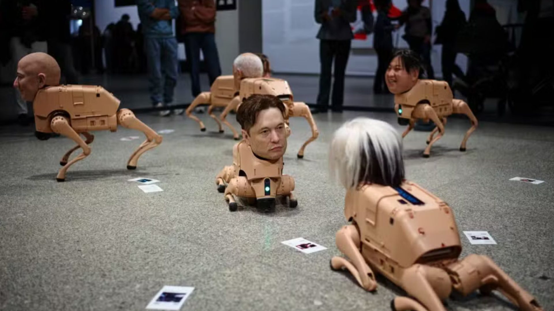 Obra com Musk e Zuckerberg vira atração em museu de Berlim