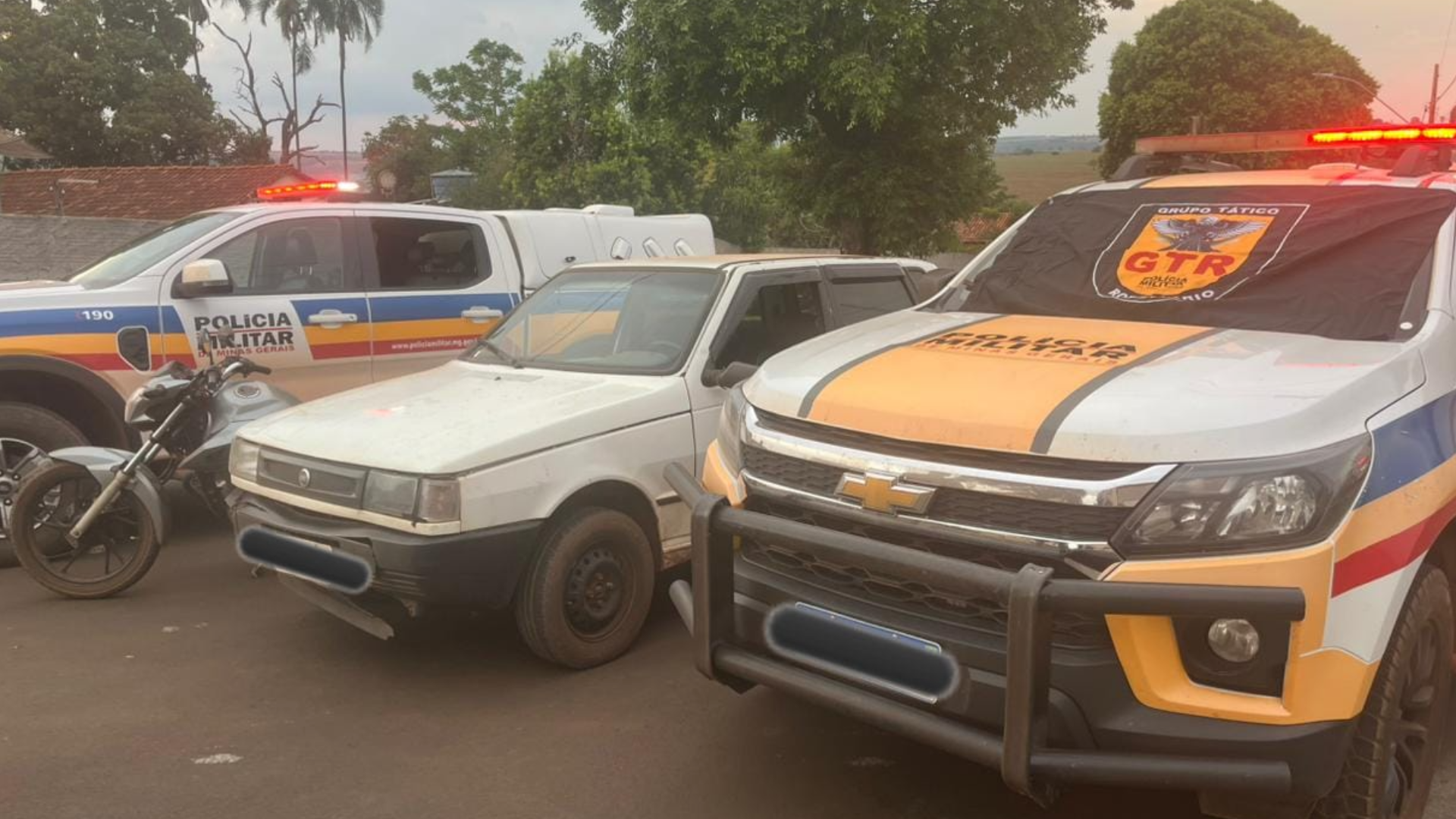 Operação conjunta recupera veículos em Indianópois