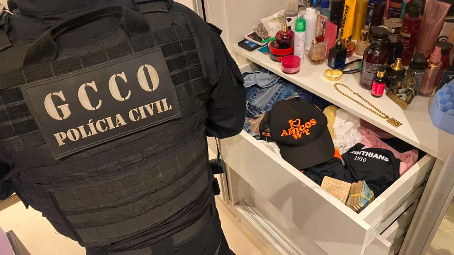 A Polícia Civil de Mato Grosso deflagrou, nesta quinta-feira (30), a **Operação Replay**, que tem como objetivo desarticular o núcleo financeiro do Comando Vermelho (CV).