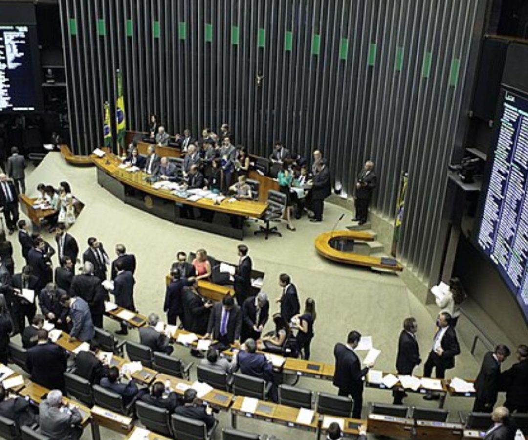 PEC 6x1 avança na Câmara e pode ser votada até maio