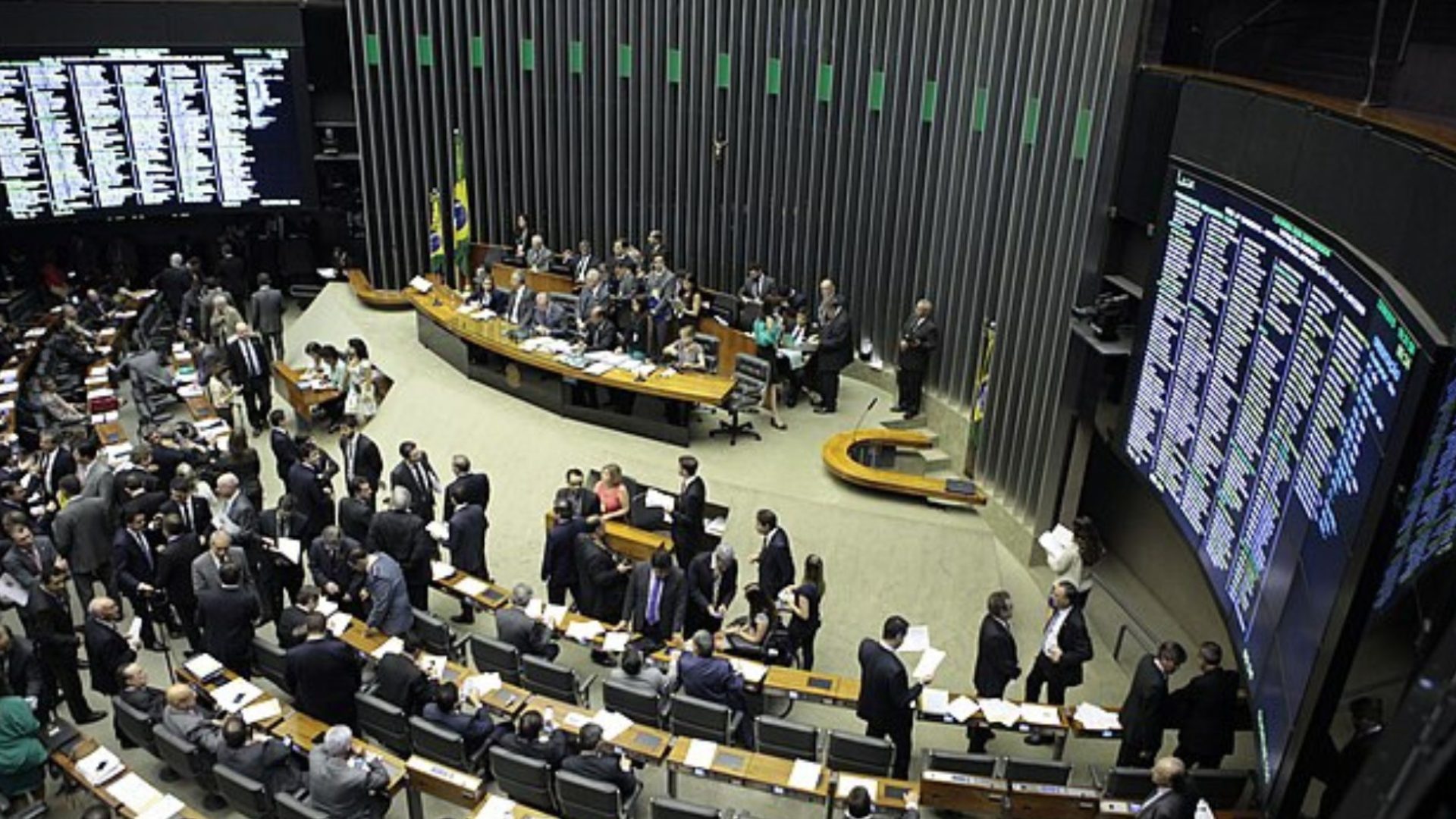 PEC 6x1 avança na Câmara e pode ser votada até maio