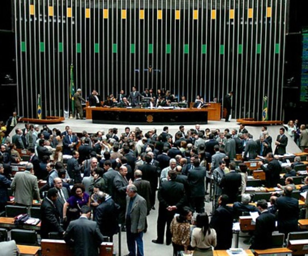 PEC do fim da escala 6x1 avança e será votada na CCJ