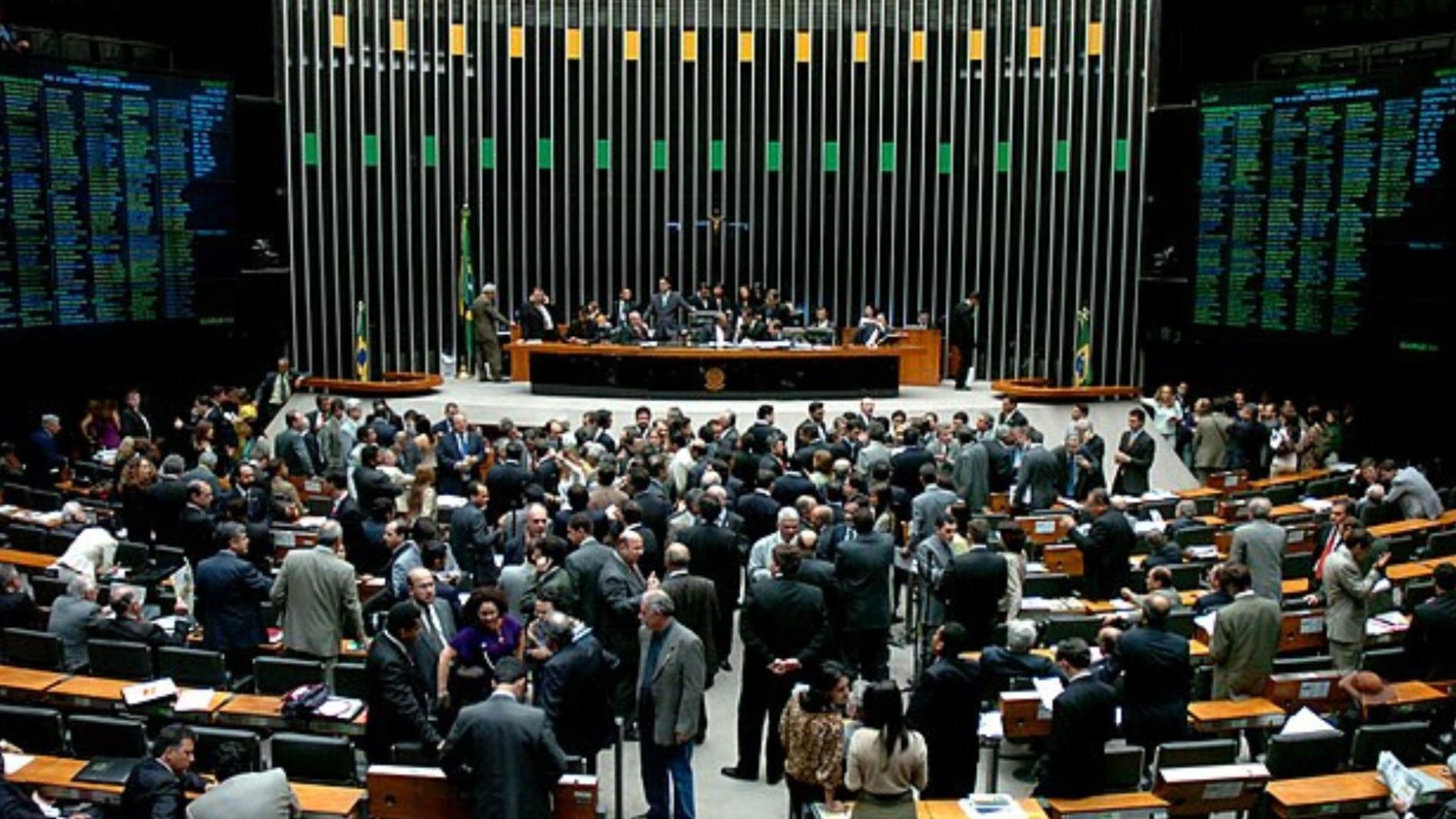 PEC do fim da escala 6x1 avança e será votada na CCJ