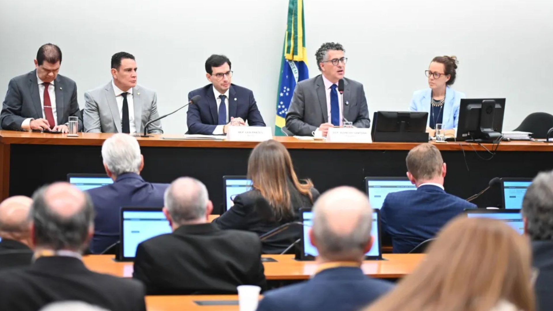 PEC do fim da jornada 6x1