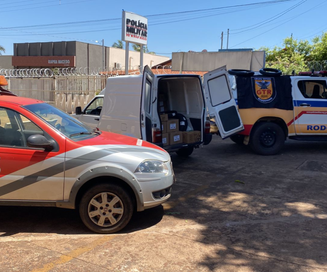 PM apreende R$ 25 mil em peças de motos sem nota fiscal na MGC-455, em Planura