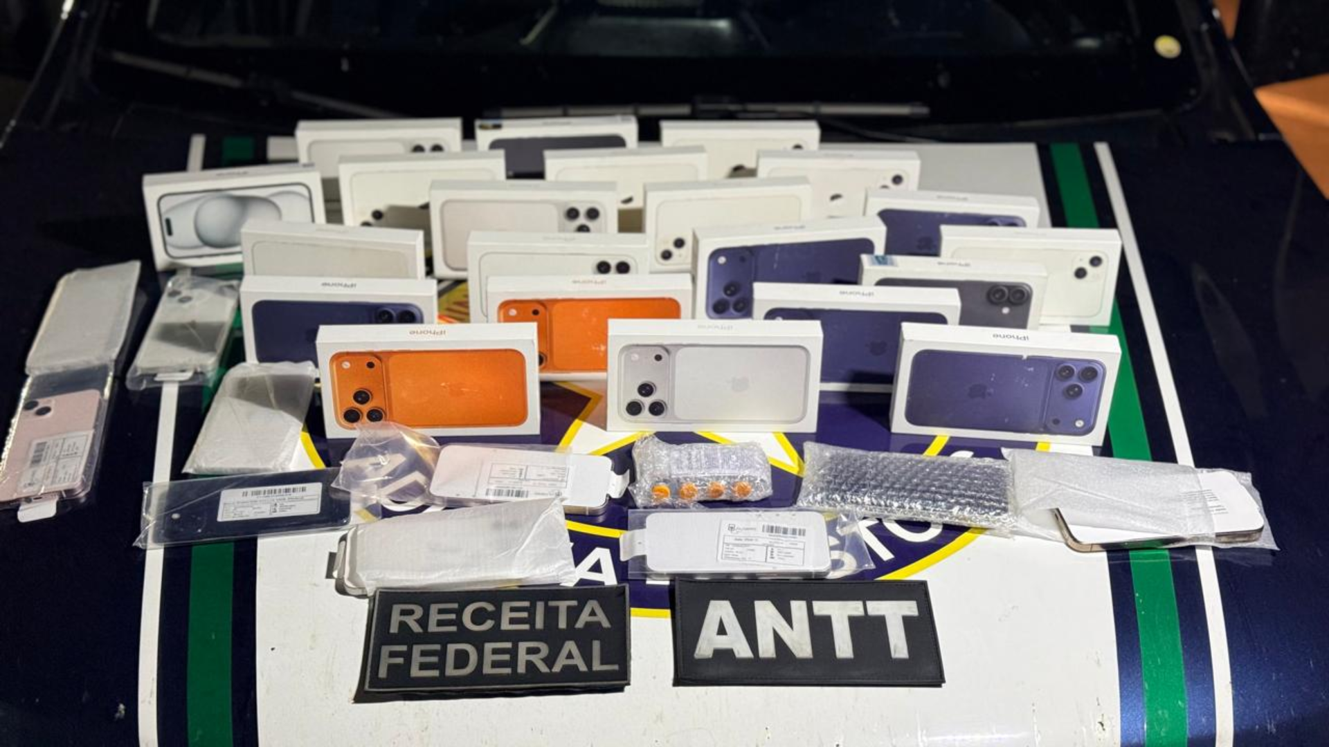 Receita Federal e ANTT apreendem R$ 250 mil em produtos ilegais