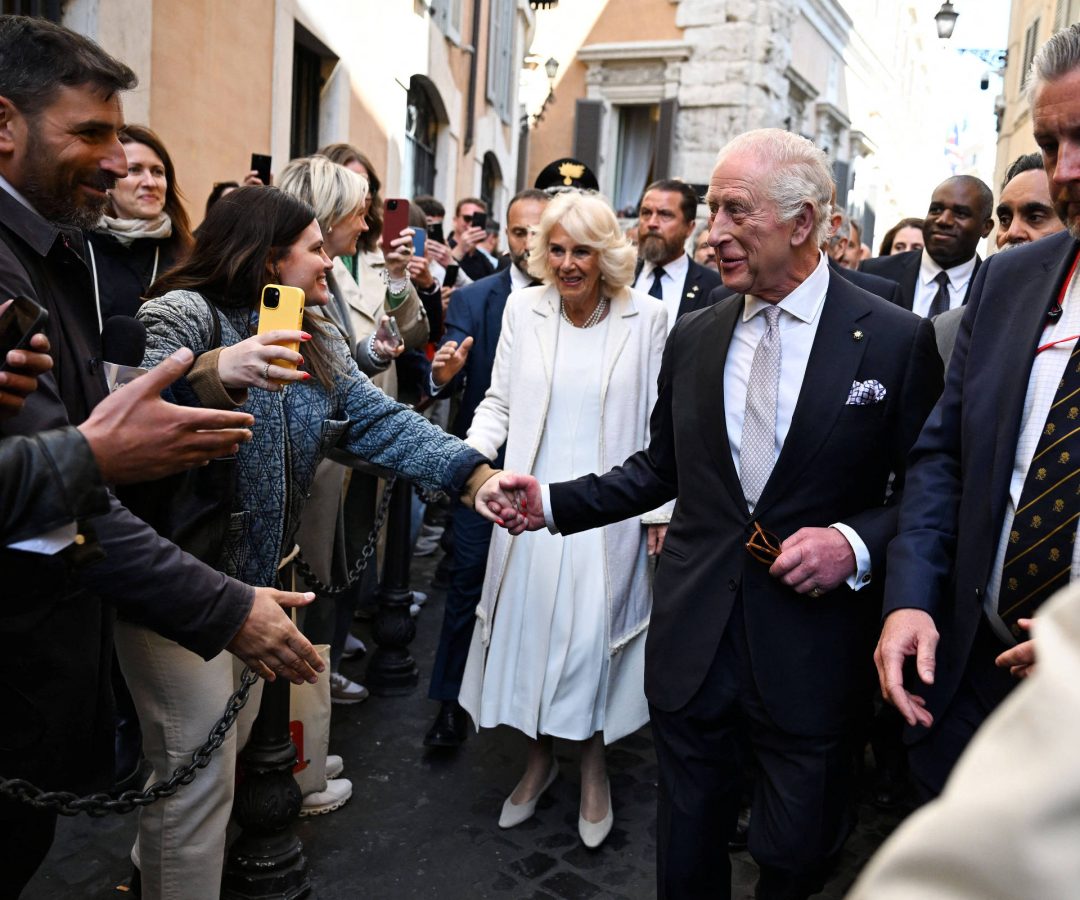 Rei Charles 3º faz visita ao papa Francisco no Vaticano - 09/04/2025 - Mundo