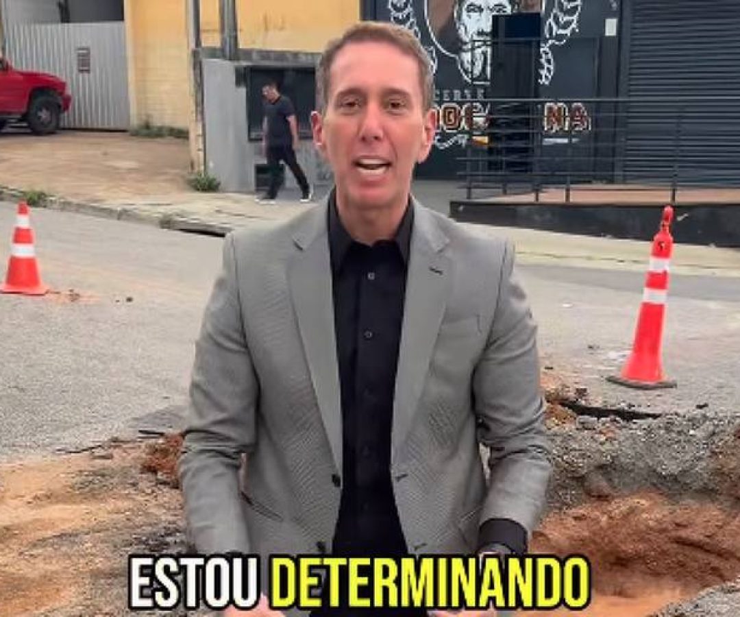 Prefeito de Sorocaba, Rodrigo Manga, foi denunciado por autopromoção com um buraco falso Foto: Reprodução