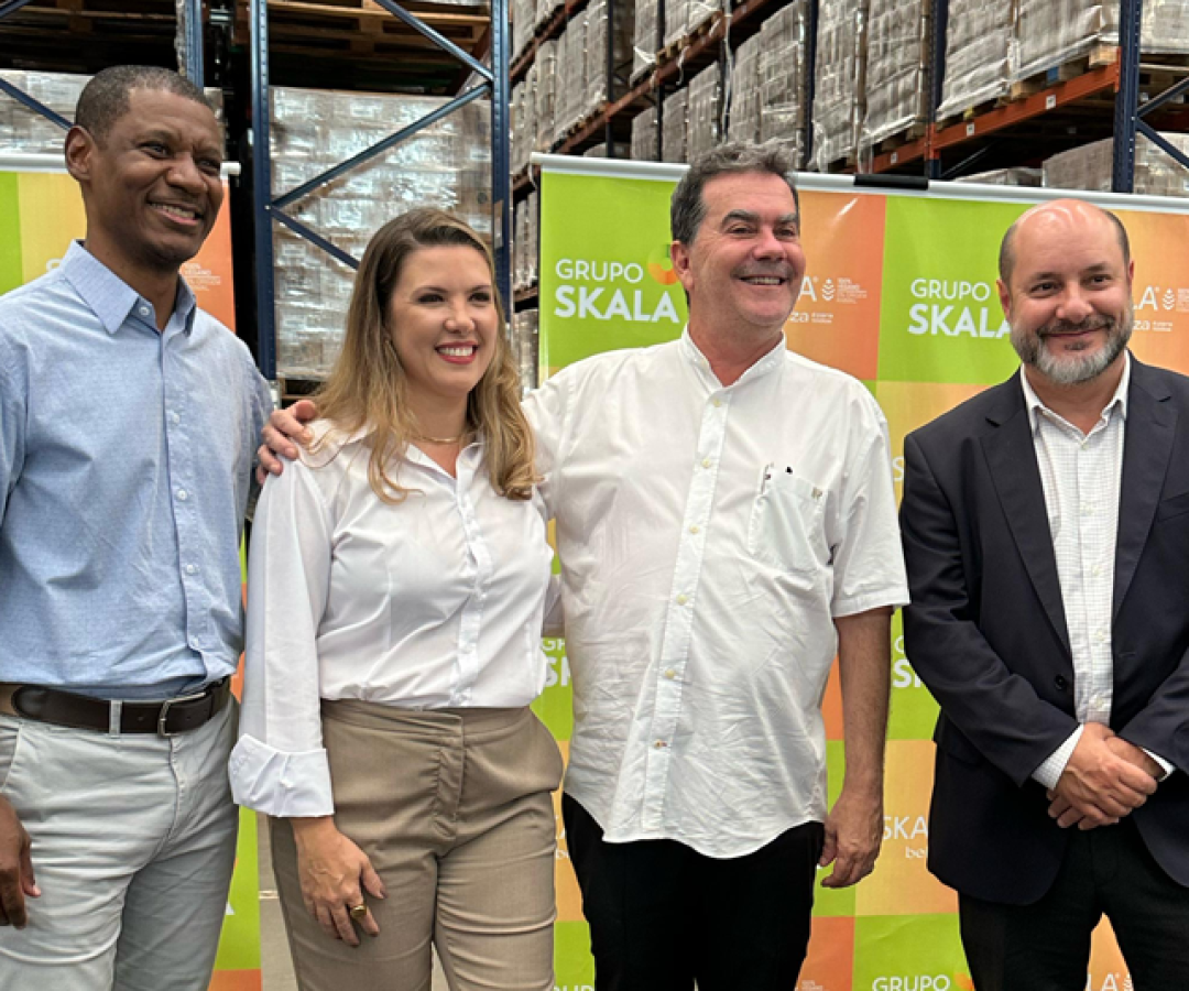 Vice-prefeito Mauricinho de Sá; prefeita de Uberaba, Elisa Araújo; um dos sócios da Skala; e, à direita, o CEO da empresa, Luis Delfim durante cerimônia de investimentos