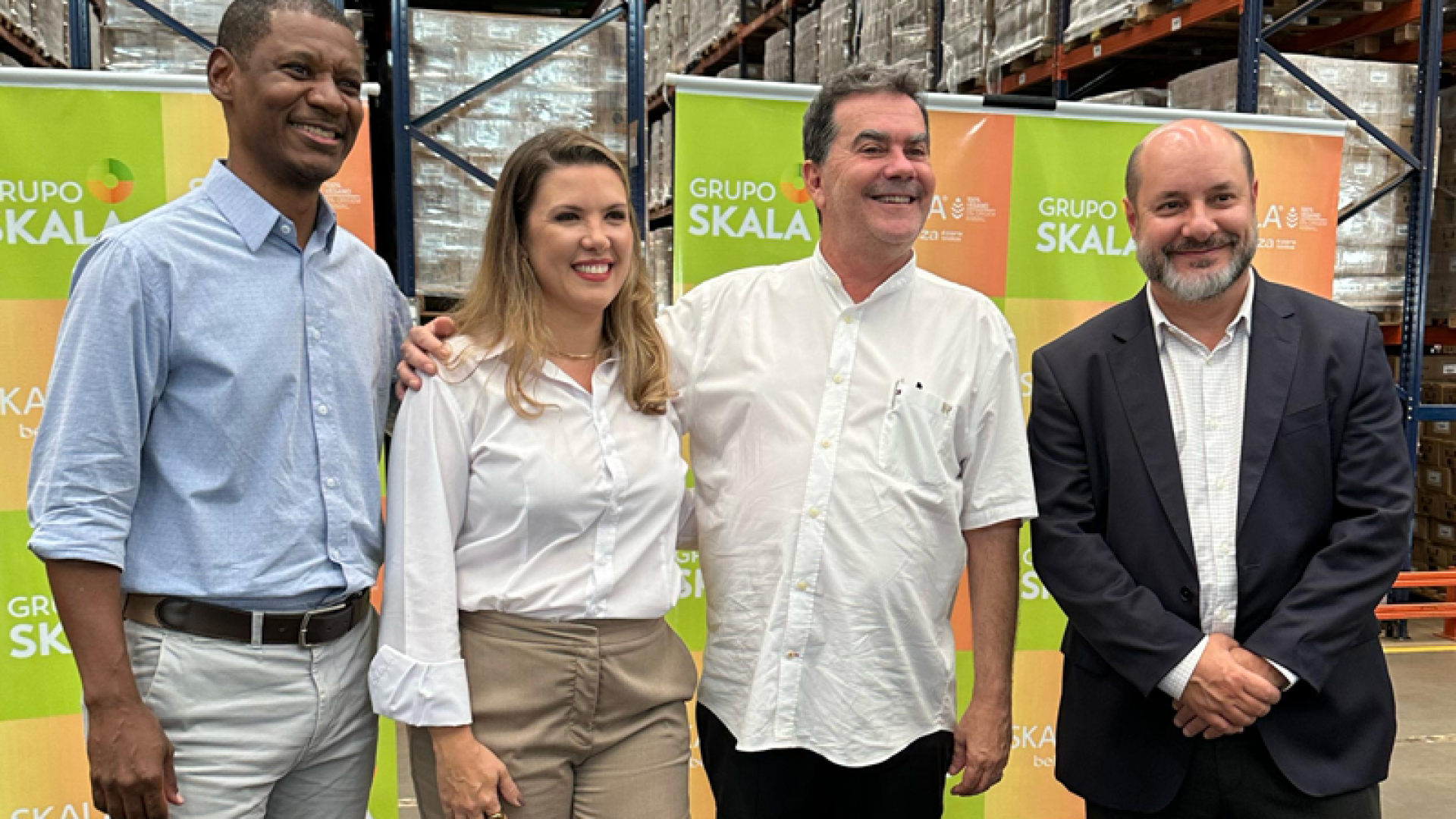 Vice-prefeito Mauricinho de Sá; prefeita de Uberaba, Elisa Araújo; um dos sócios da Skala; e, à direita, o CEO da empresa, Luis Delfim durante cerimônia de investimentos