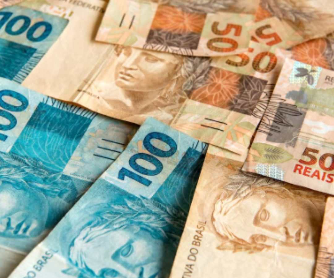 Salário mínimo pode chegar a R$ 1.730 em 2027