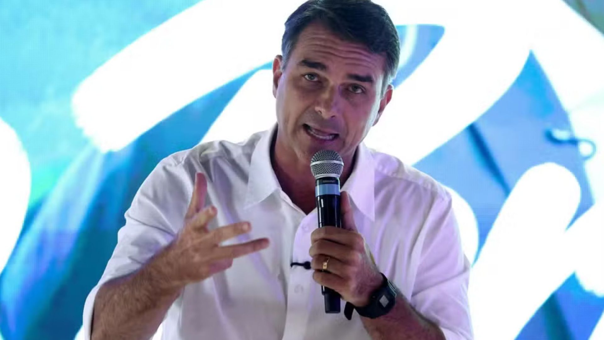 TSE manda Flávio Bolsonaro apagar vídeo