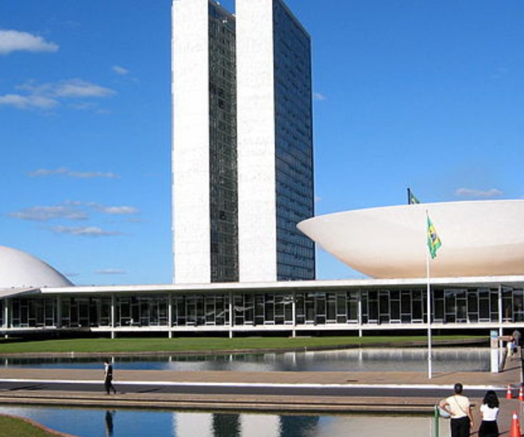 Taxa das blusinhas enfrenta resistência no Congresso