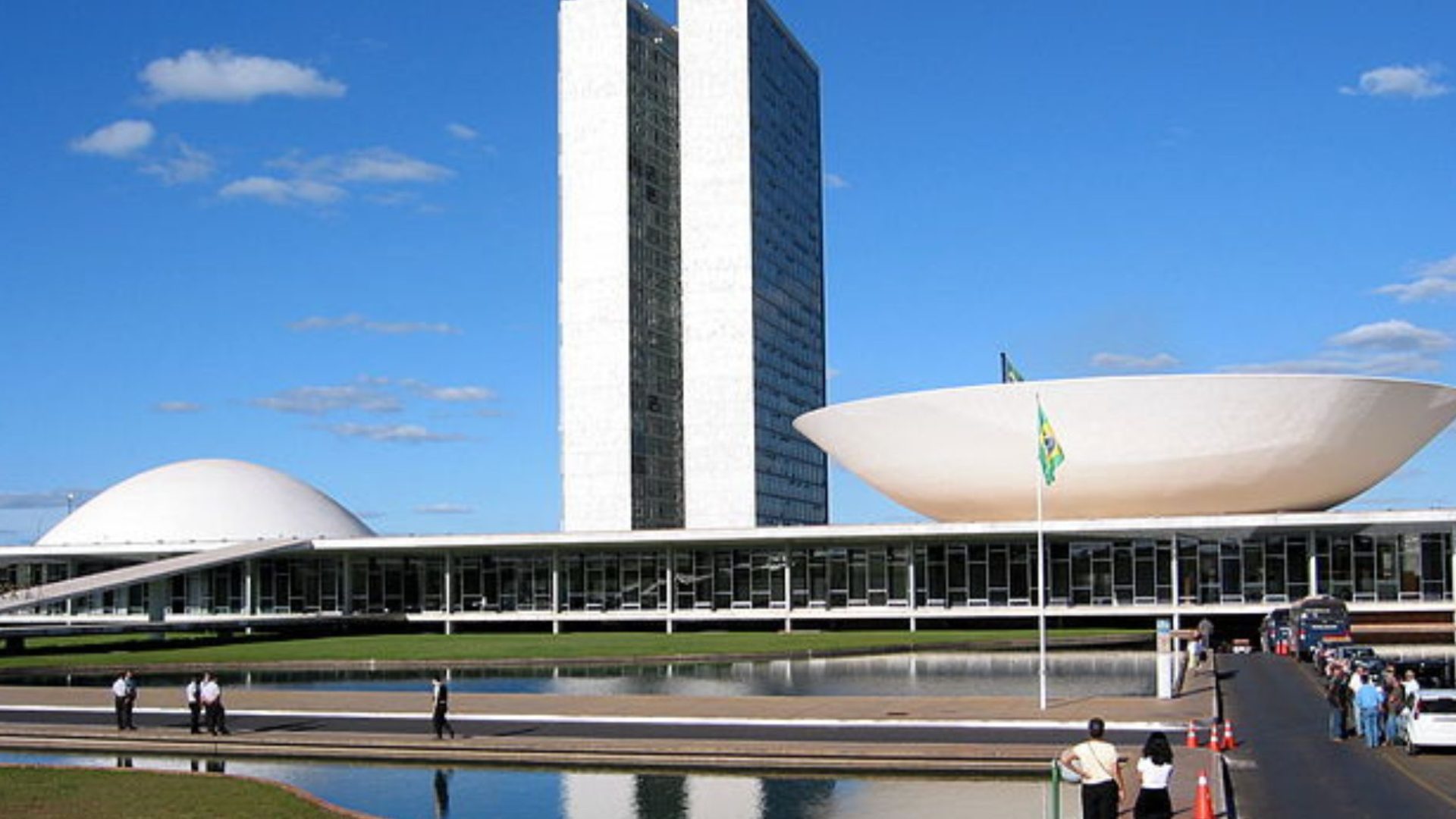 Taxa das blusinhas enfrenta resistência no Congresso