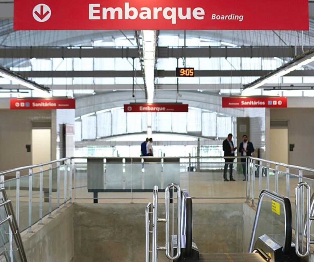 Trem descarrila na Linha 9-Esmeralda e afeta circulação