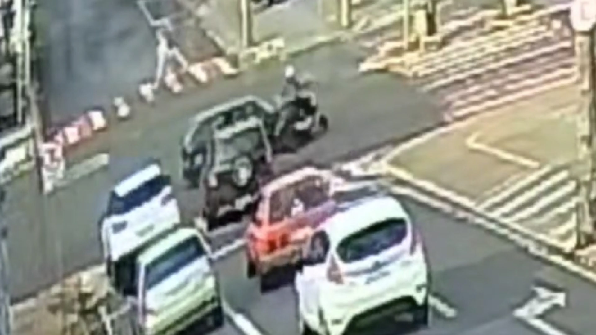 Acidente entre carro e moto deixa mulher ferida em Uberaba