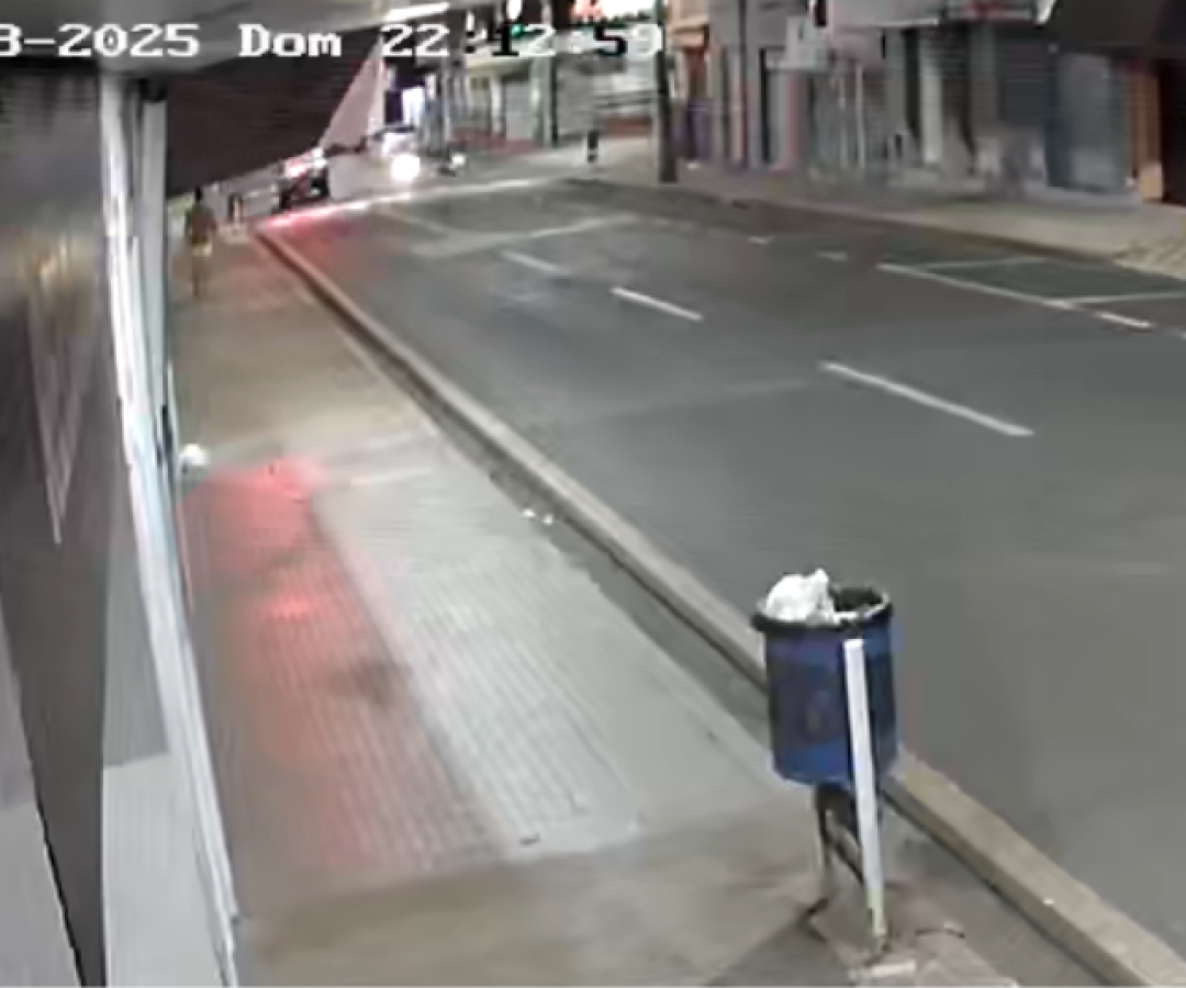 Motociclista sofre fratura exposta após colisão em cruzamento de Uberaba