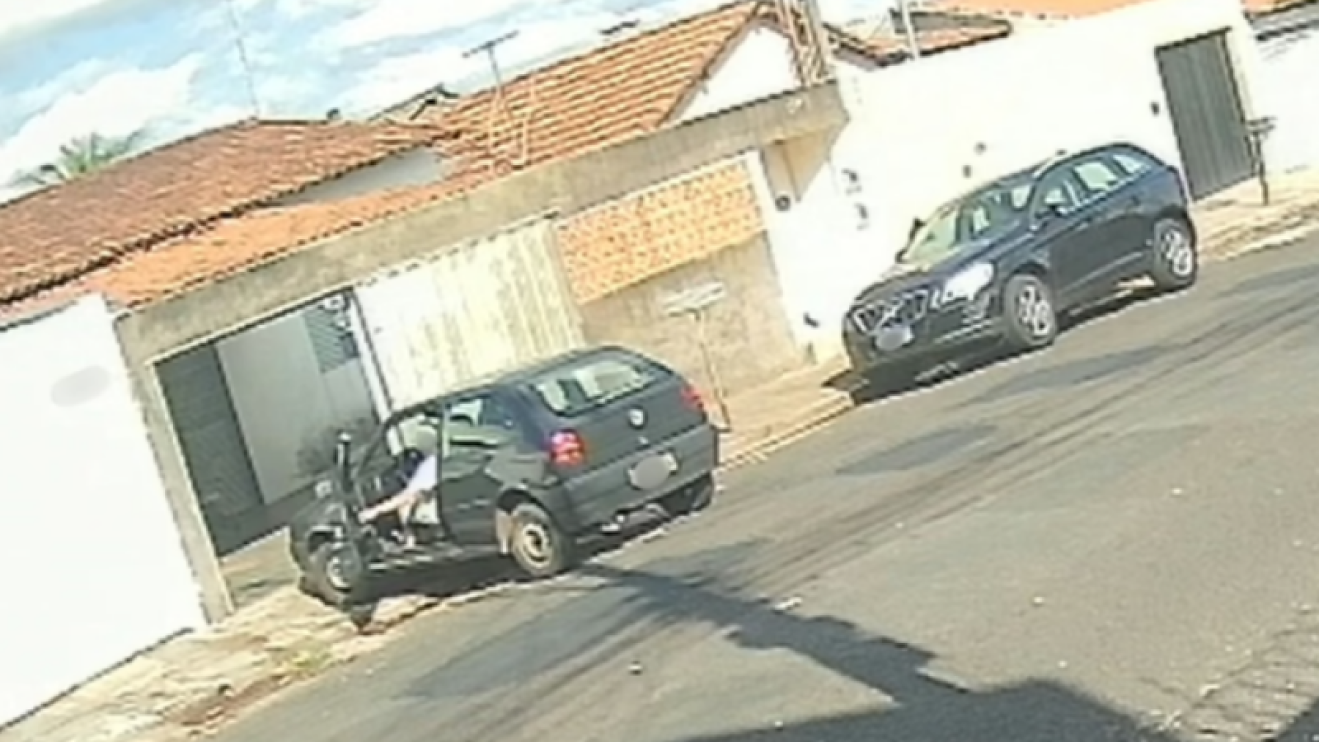 Criminoso finge sede, engana idoso e furta carro em segundos em Uberlândia