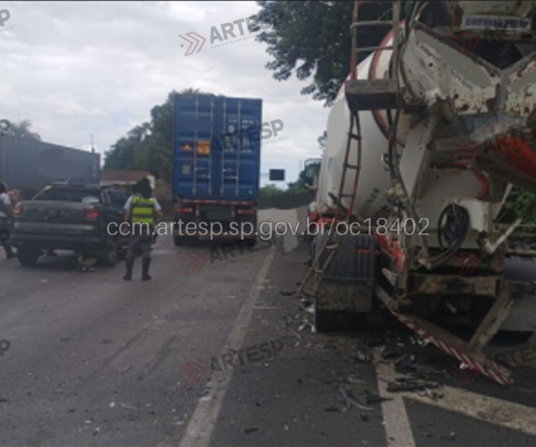 Acidente com quatro veículos causa lentidão na Via Anchieta sentido litoral