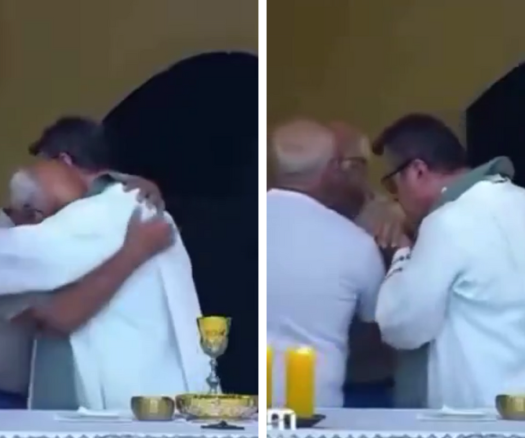 Abraço de idoso a padre após morte do neto comove fiéis e viraliza nas redes
