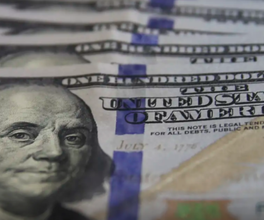 Dólar sobe e petróleo dispara com ataque militar ao Irã; entenda