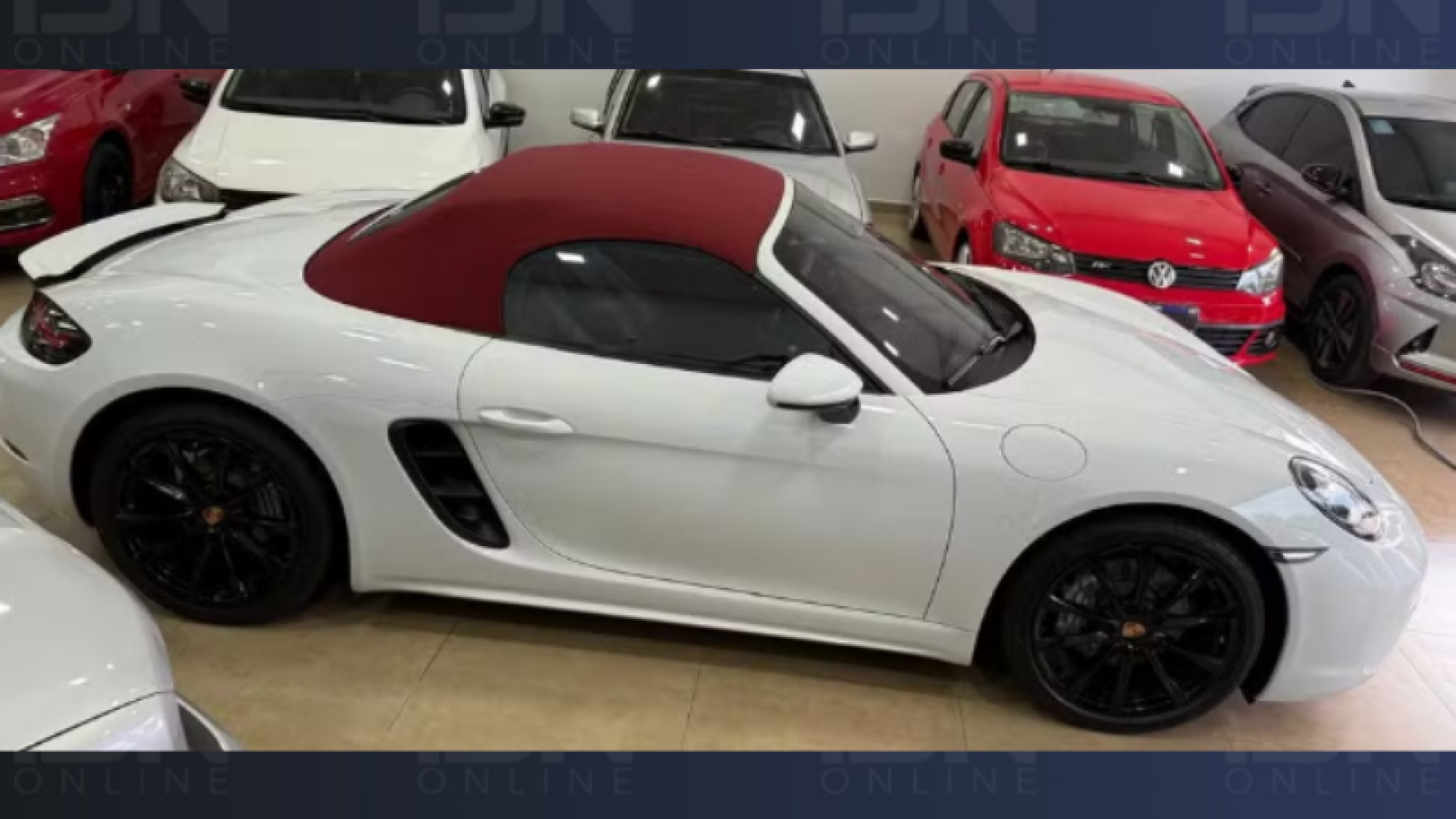 Criminosos invadem casa três vezes em um dia e furtam Porsche e Land Rover em Uberlândia