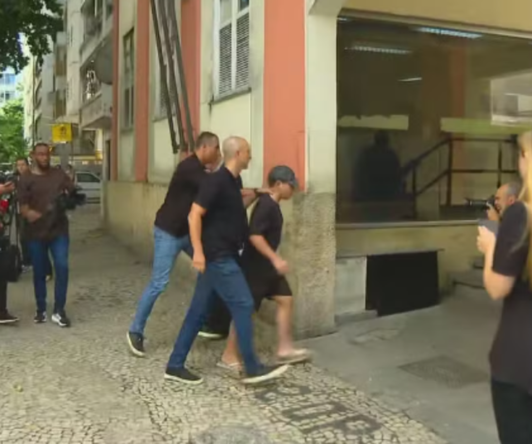 Estupro coletivo em Copacabana: suspeito é preso e levado à delegacia