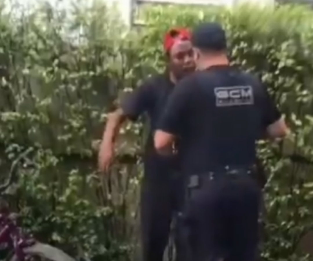 Vídeo mostra GCM agredindo paciente em UPA de Guarujá; prefeitura apura o caso