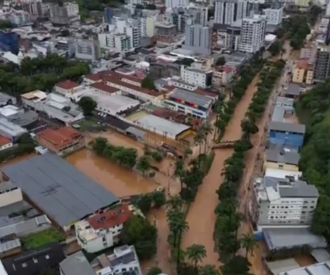 Sobe para 37 o número de mortos após chuvas em Juiz de Fora e Ubá