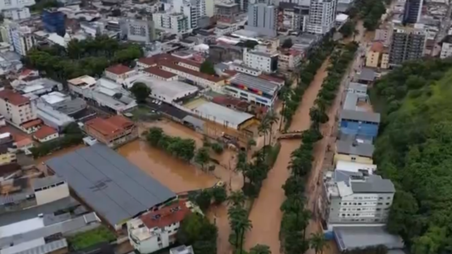 Sobe para 37 o número de mortos após chuvas em Juiz de Fora e Ubá