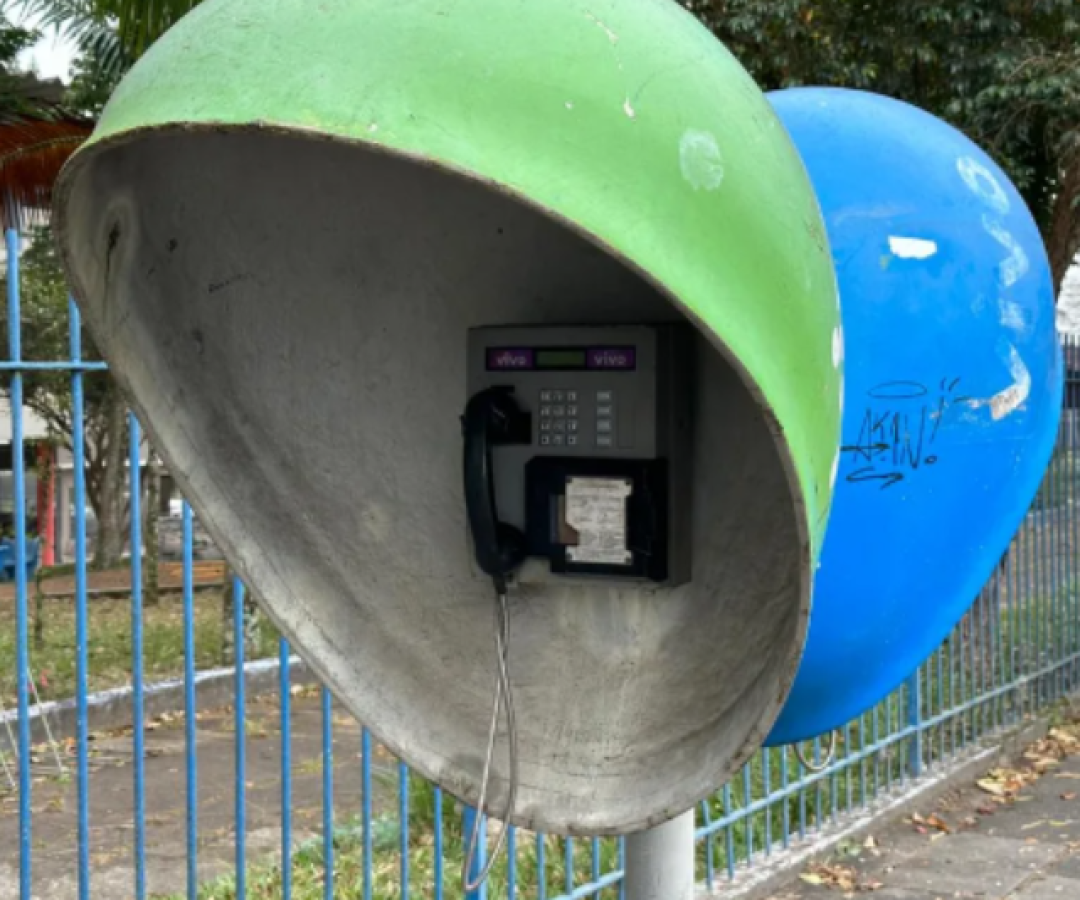 Orelhão criado por arquiteta sino-brasileira será retirado das ruas após mais de 50 anos