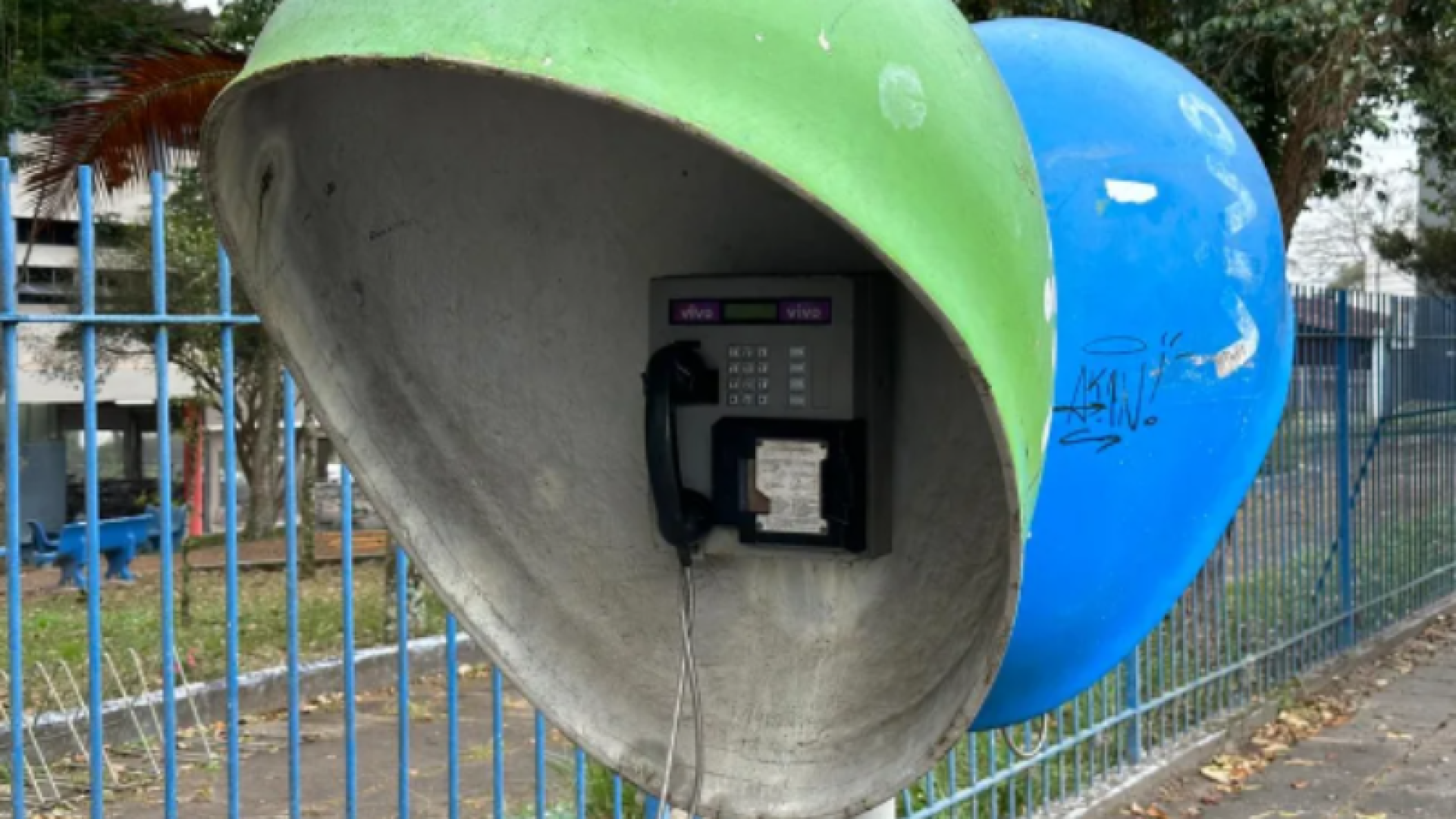 Orelhão criado por arquiteta sino-brasileira será retirado das ruas após mais de 50 anos