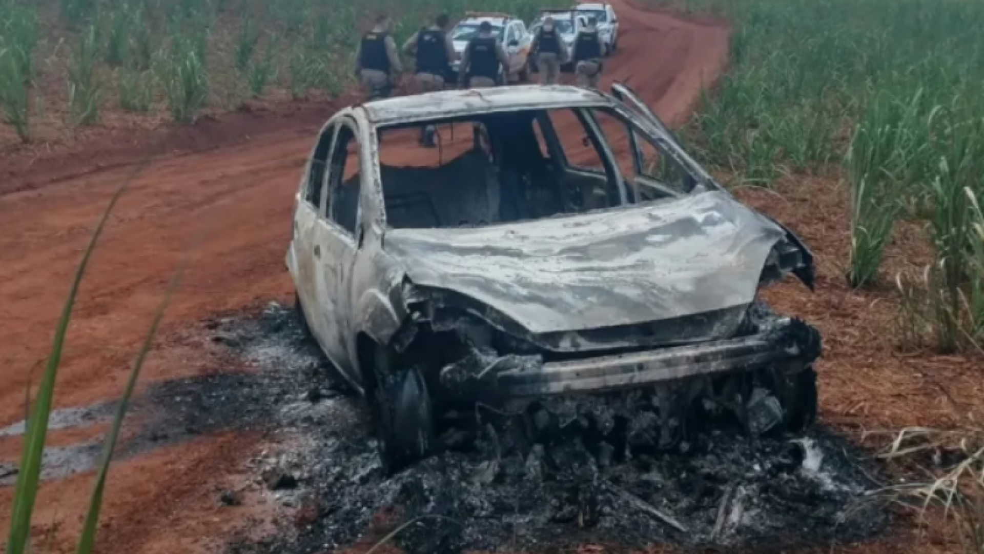 Homicídio em Comendador Gomes: corpo é encontrado em carro carbonizado na zona rural