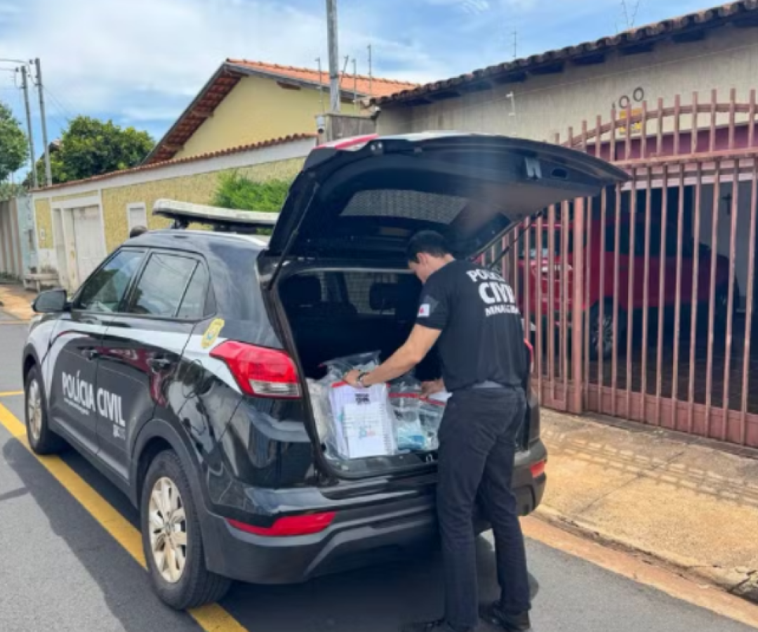 Diego Morelli Silva Nunes, de 37 anos, é sobrinho de Tony Carlos (ex-candidato a prefeitura de Uberaba) , teve prisão preventiva decretada após denúncias feitas pelos tutores de uma pug por exercer ilegalmente a medicina veterinária em Uberaba.