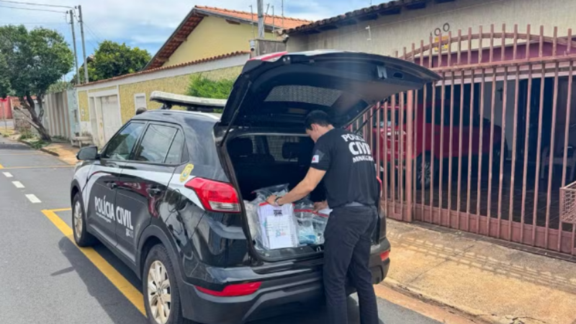 Diego Morelli Silva Nunes, de 37 anos, é sobrinho de Tony Carlos (ex-candidato a prefeitura de Uberaba) , teve prisão preventiva decretada após denúncias feitas pelos tutores de uma pug por exercer ilegalmente a medicina veterinária em Uberaba.