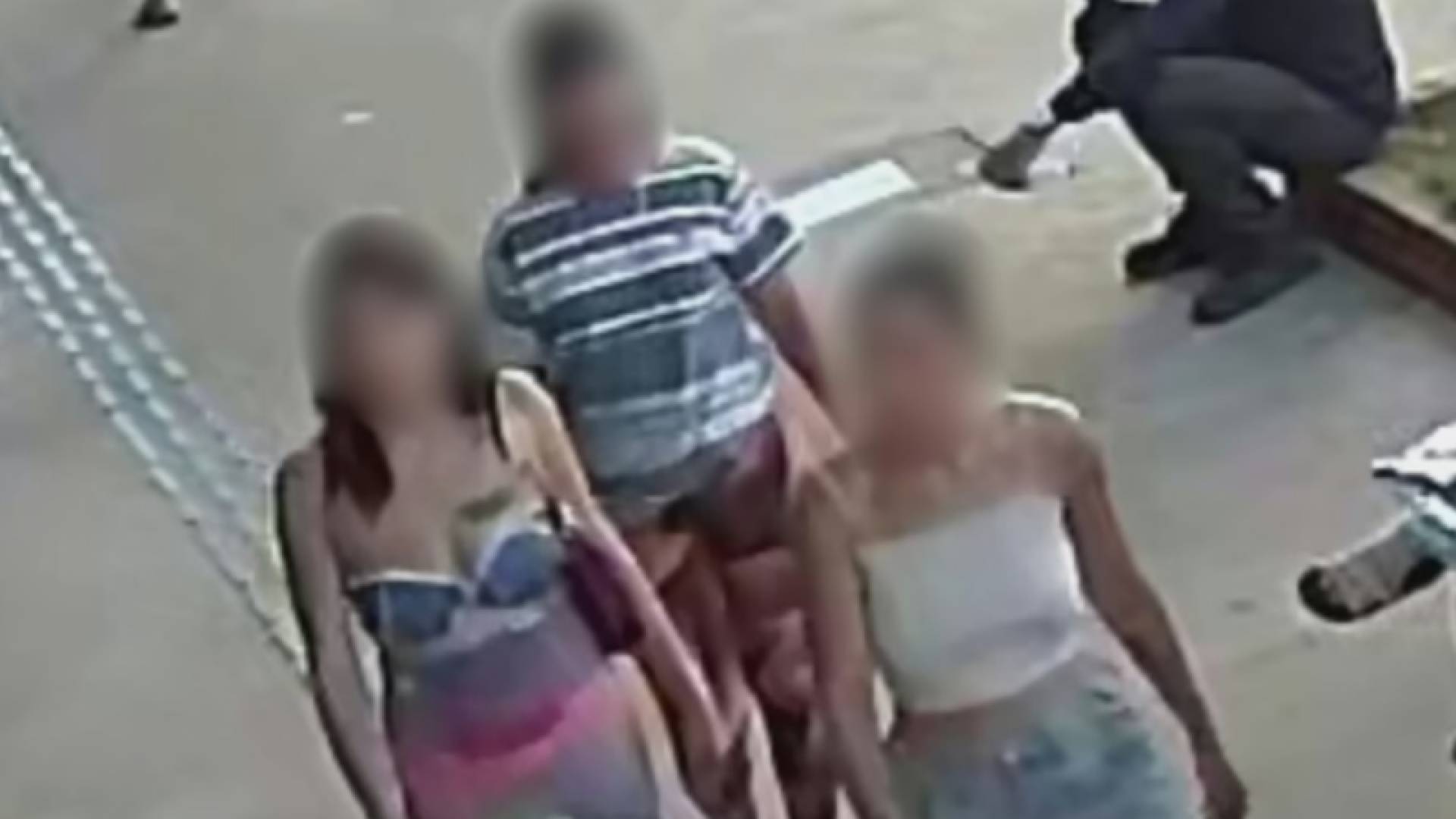 Vídeo flagra trio em suposto furto de perfumes em loja no Centro de Araguari