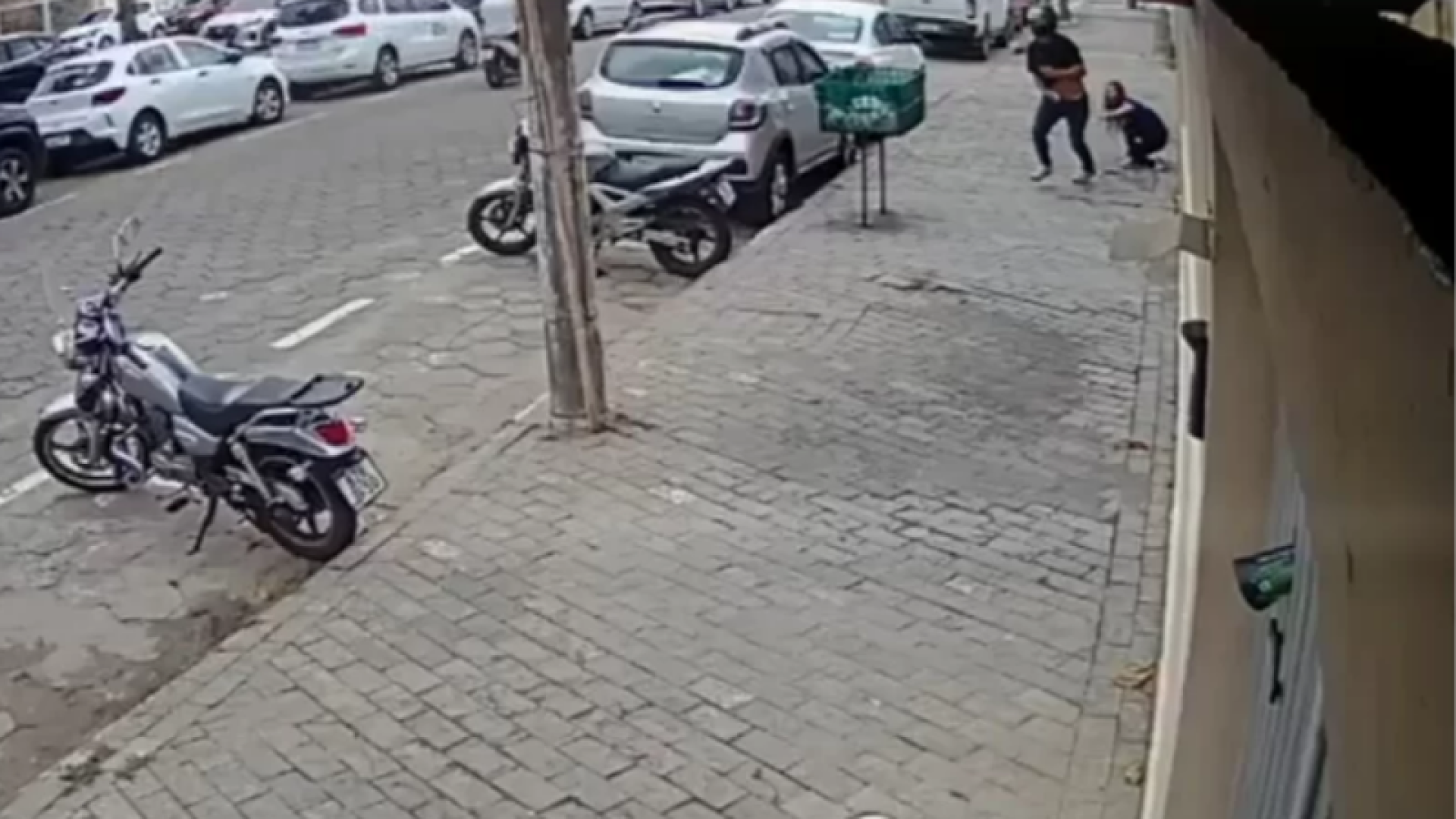 Mulher é derrubada durante assalto e tem celular roubado em Itanhaém