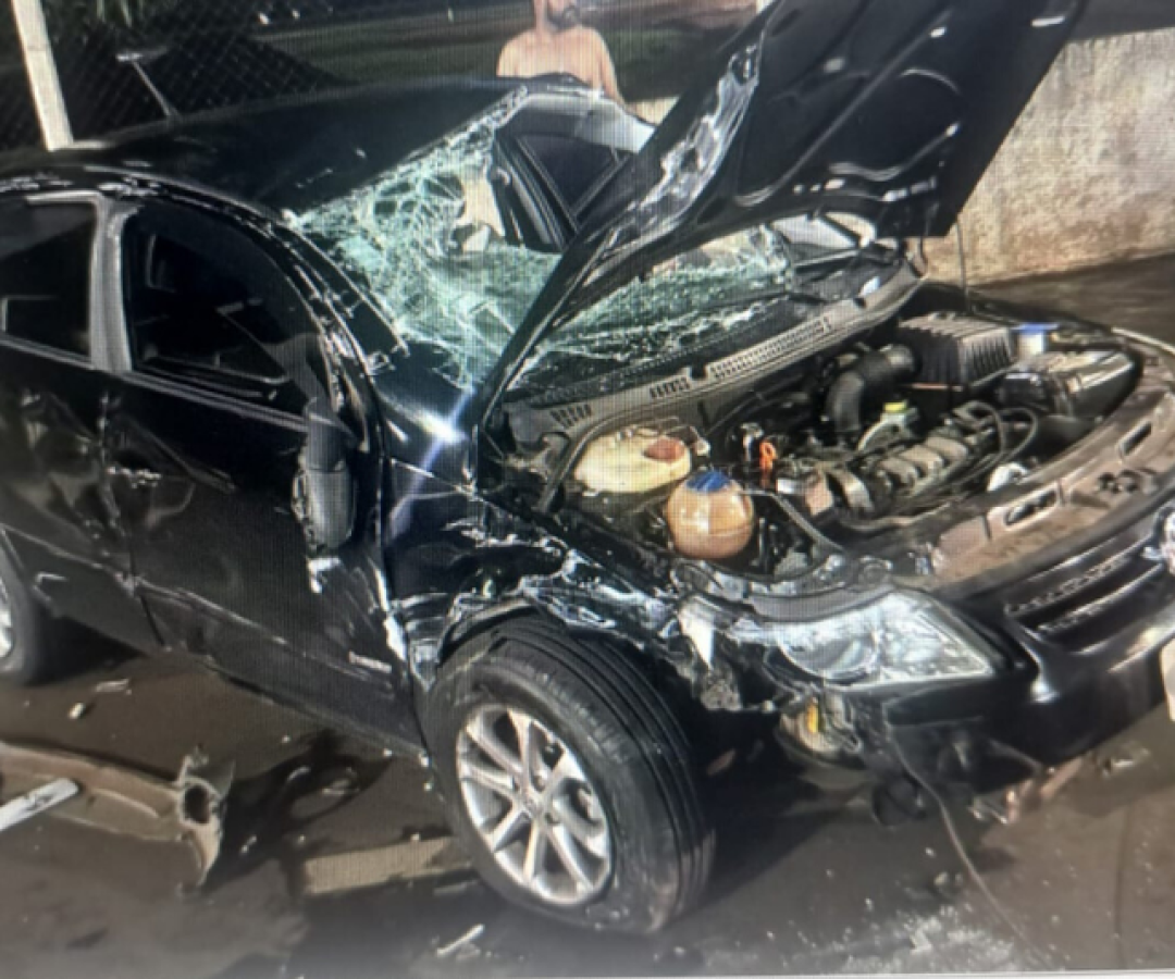 Motorista sofre mal súbito ao volante e provoca acidente na avenida Nenê Sabino, em Uberaba