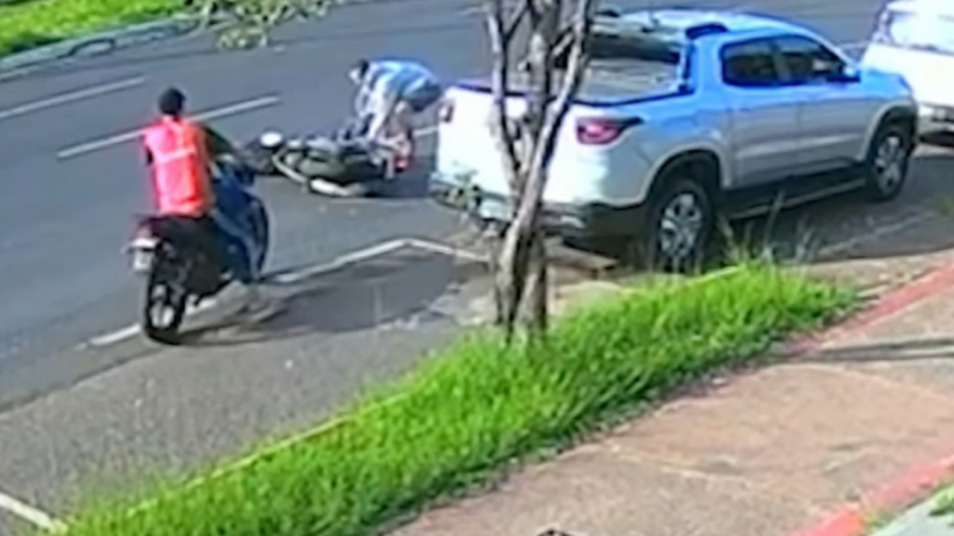 Tentativa de furto atrapalhada termina em fuga sem moto na Rondon Pacheco, em Uberlândia