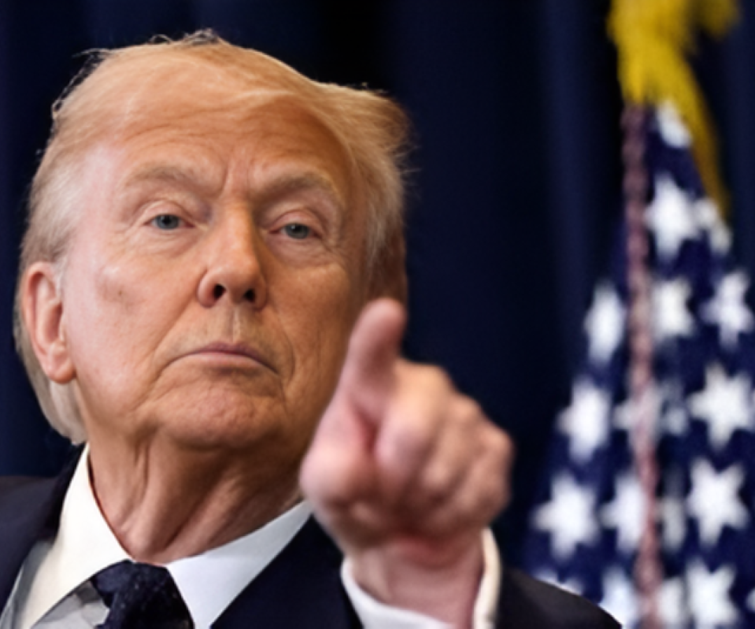 Trump, presidente dos EUA, apontando o dedo com cara brava