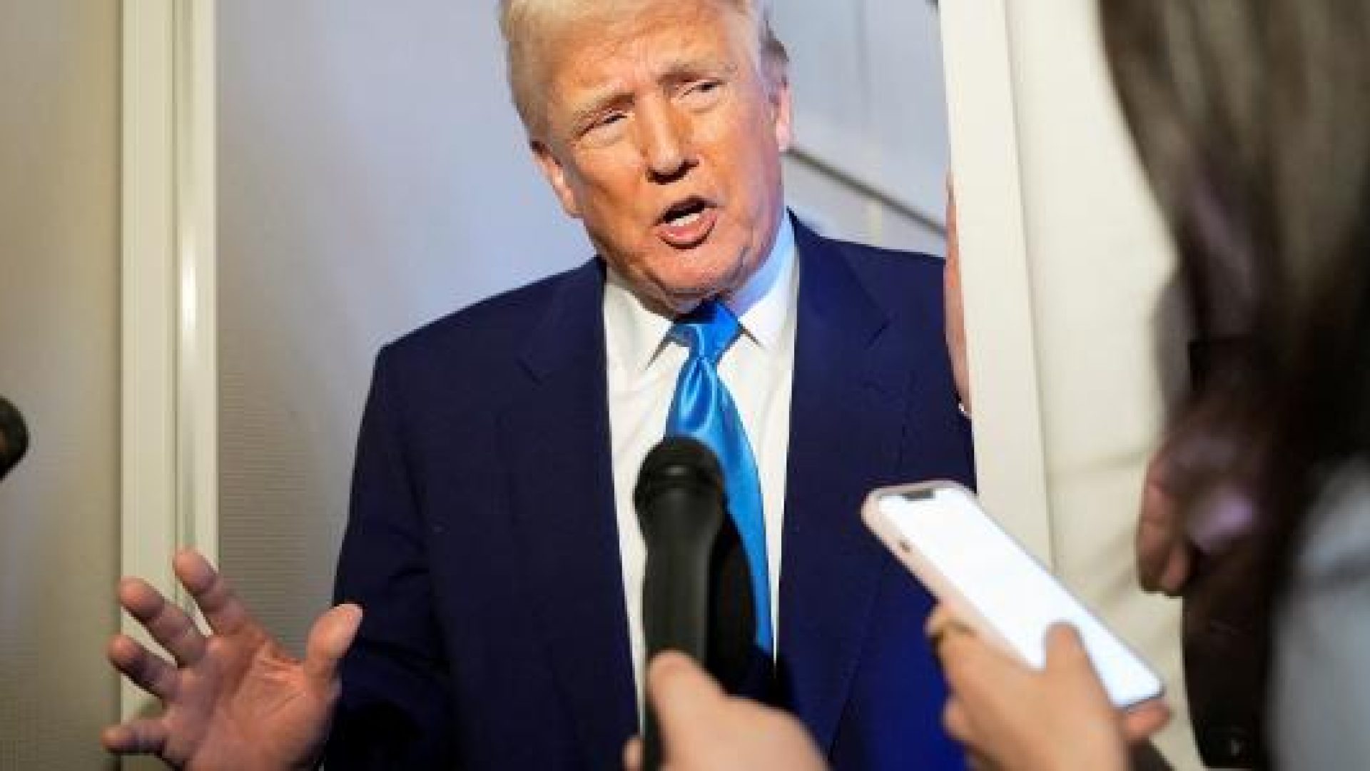 Trump recua após mundo decidir não apanhar calado, diz Sakamoto