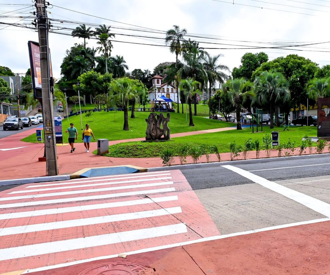 Praça da igreja Santa Rita após inauguração do circuito " Viva o Centro"  (foto: Ascom/ PMU)