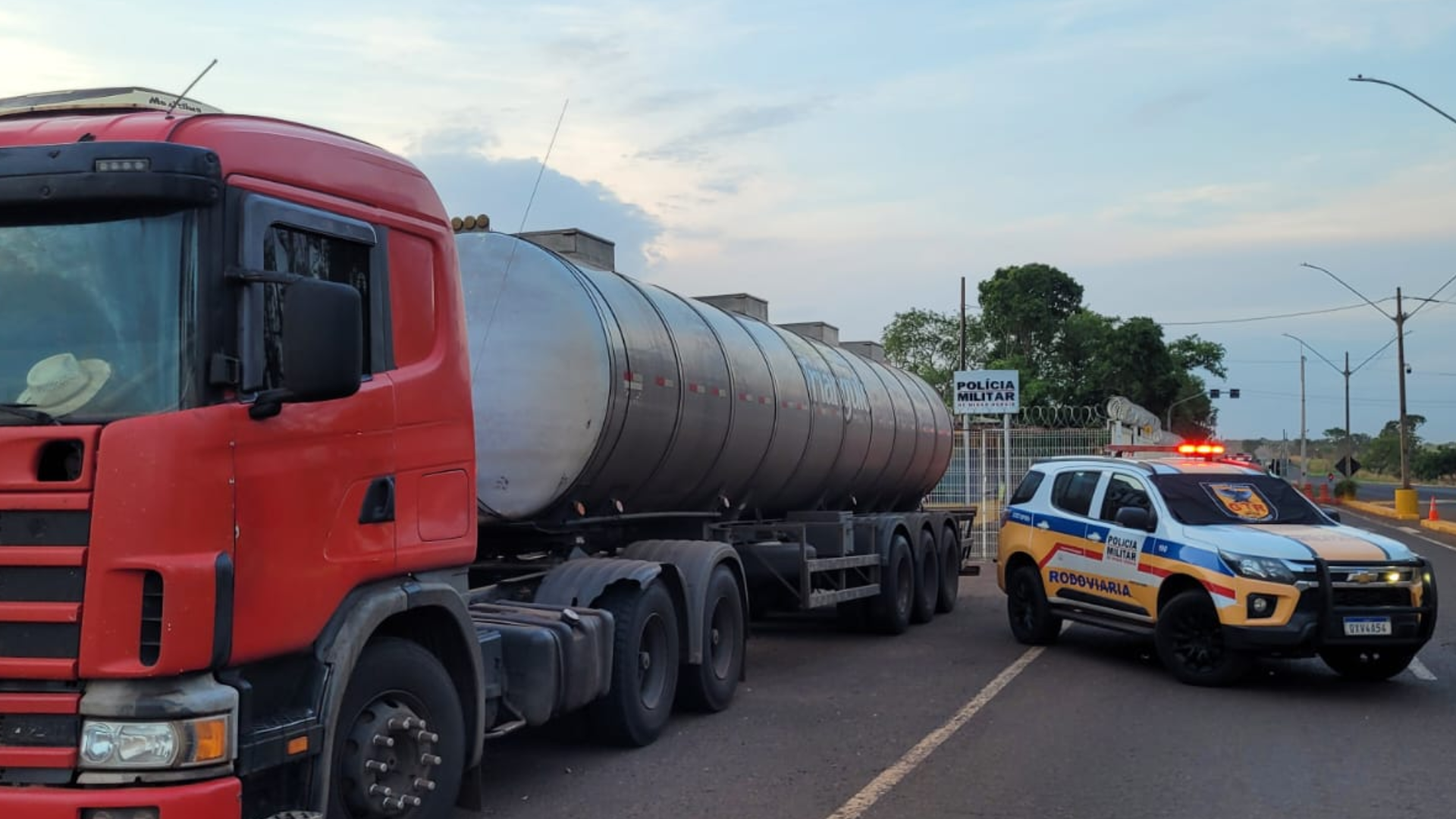 Veículo adulterado é apreendido durante operação d Veículo adulterado é apreendido durante operação d