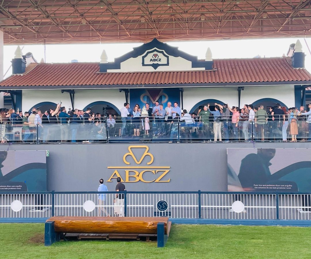 Com bolo e parabéns, ExpoZebu celebra seus 90 anos na cerimônia de abertura (foto: Vitória Oliveira)