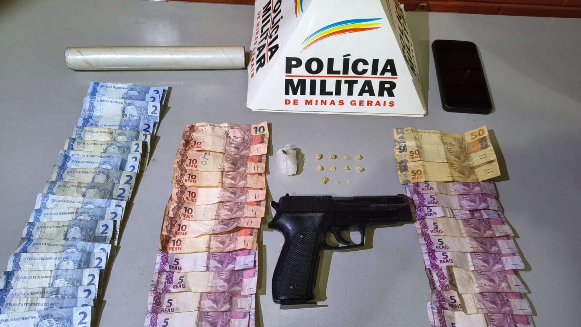 PM prende dois homens por tráfico de drogas em bairros distintos de Ituiutaba