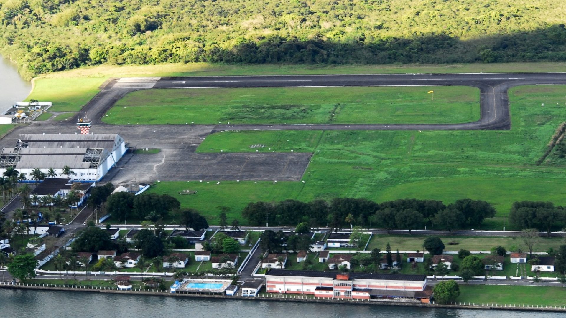 Aeroporto de Guarujá: Da Promessa ao Pouso