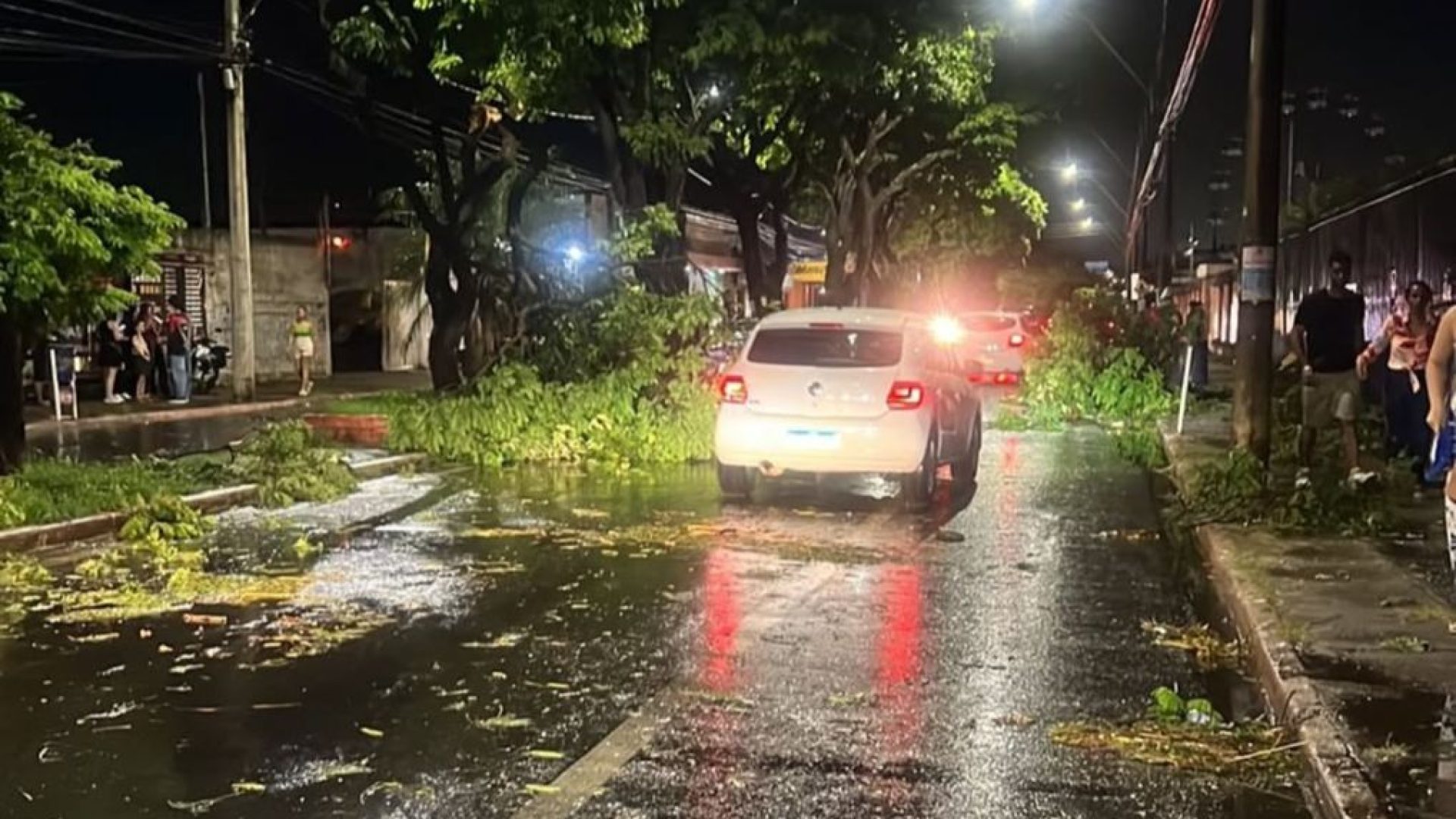 Av. Edilson Lamartine Mendes, em Uberaba (foto: divulgação/ redes sociais)