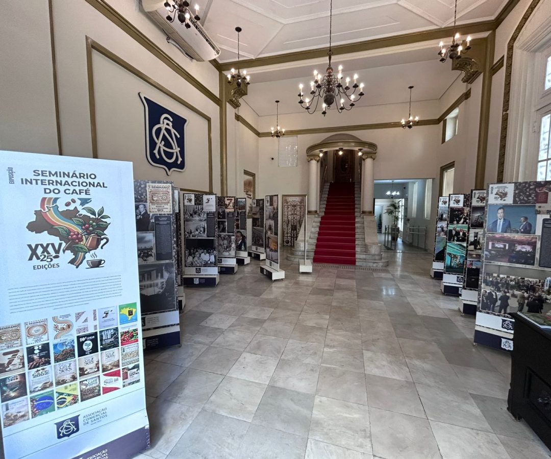 Exposição celebra 25 edições do Seminário Internacional do Café em Santos