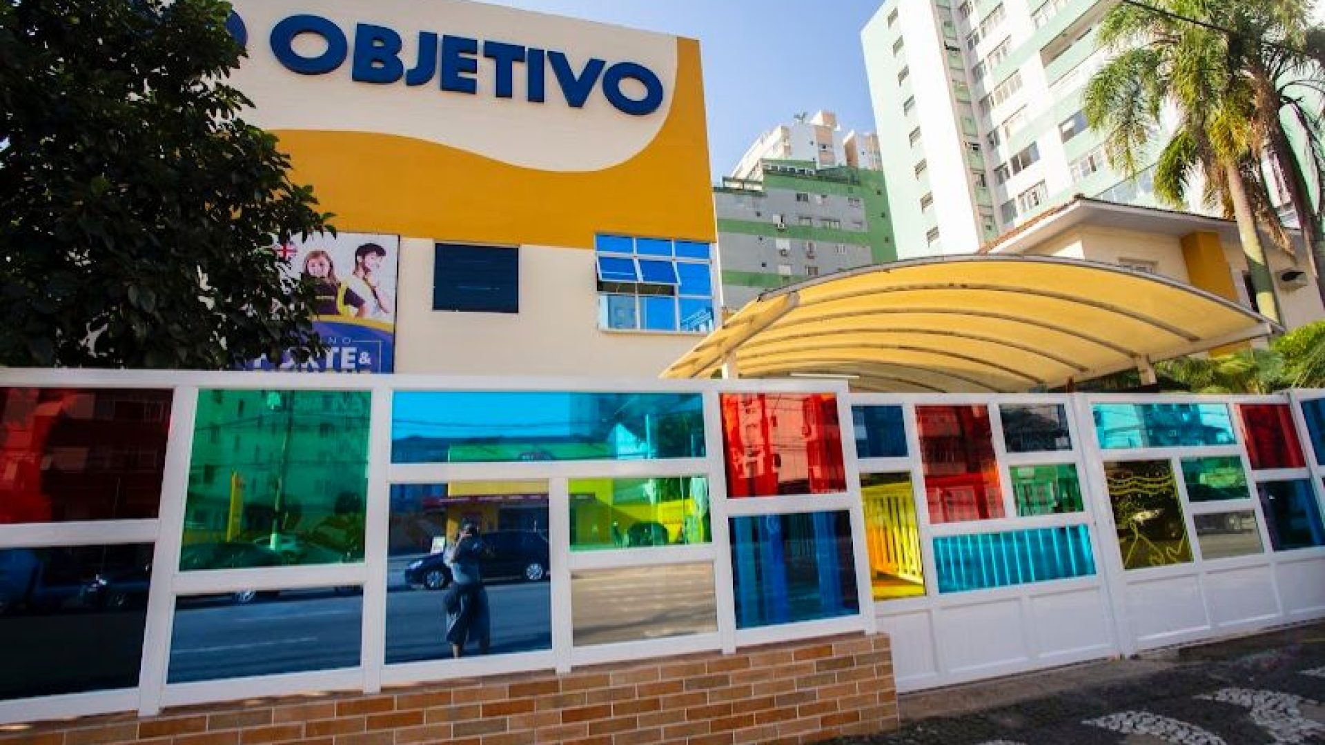 Causa animal: FEIRA PET chega à escola e promove conscientização e atrações para alunos e familiares.