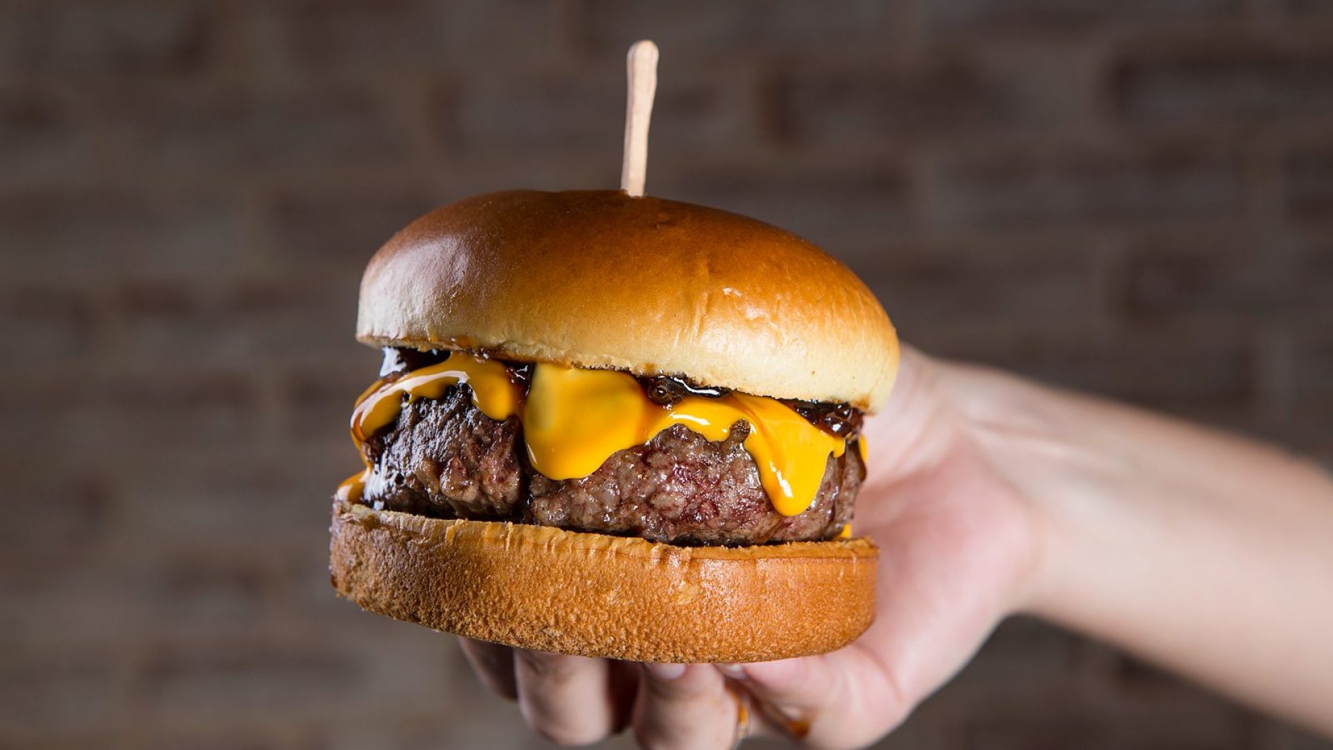 Naus Burger celebra o Dia do Hambúrguer com 50% de desconto